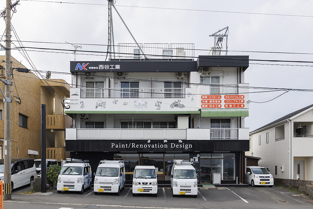 明和事務所の外観や内観写真が⼊ります